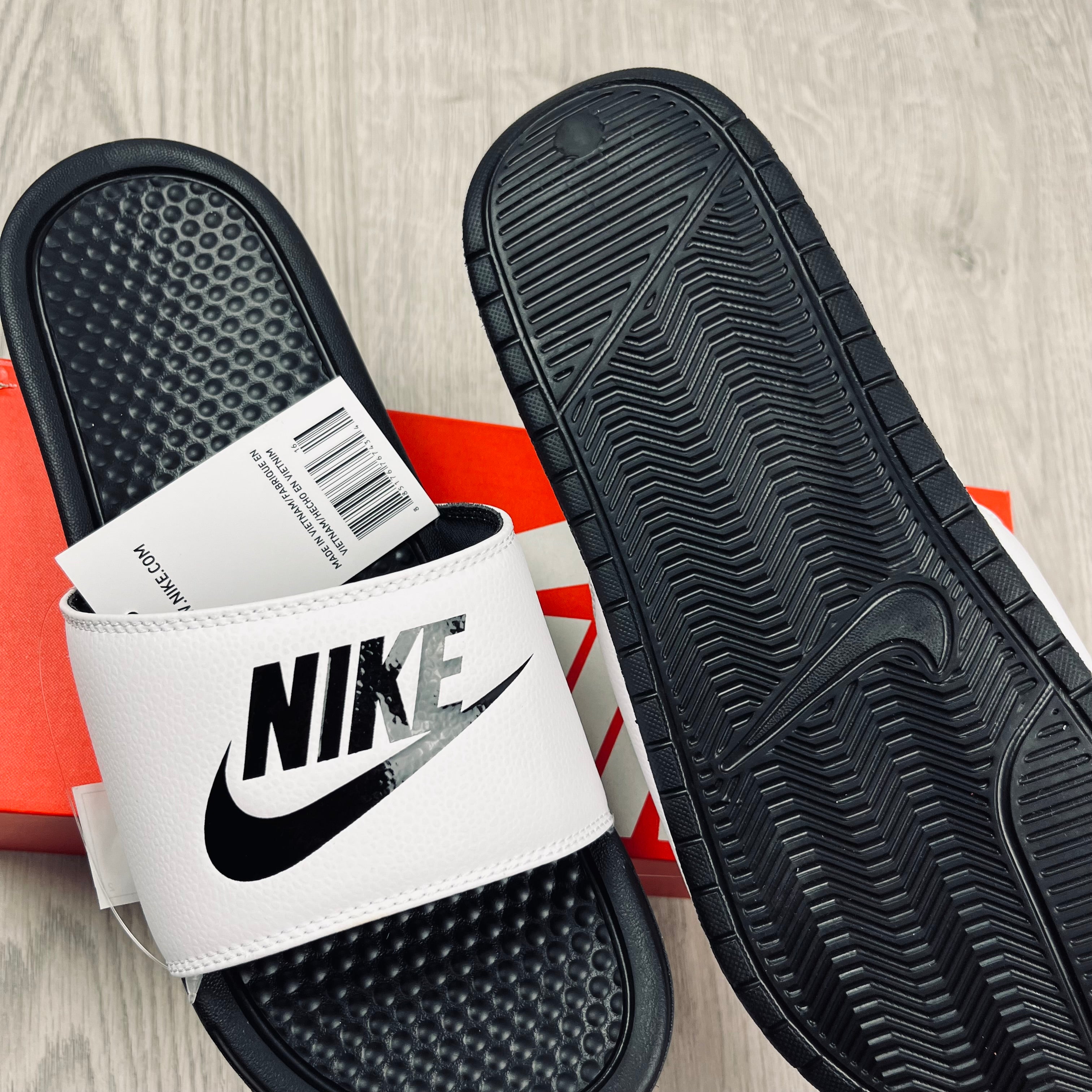 Nike Benassi Slides - White