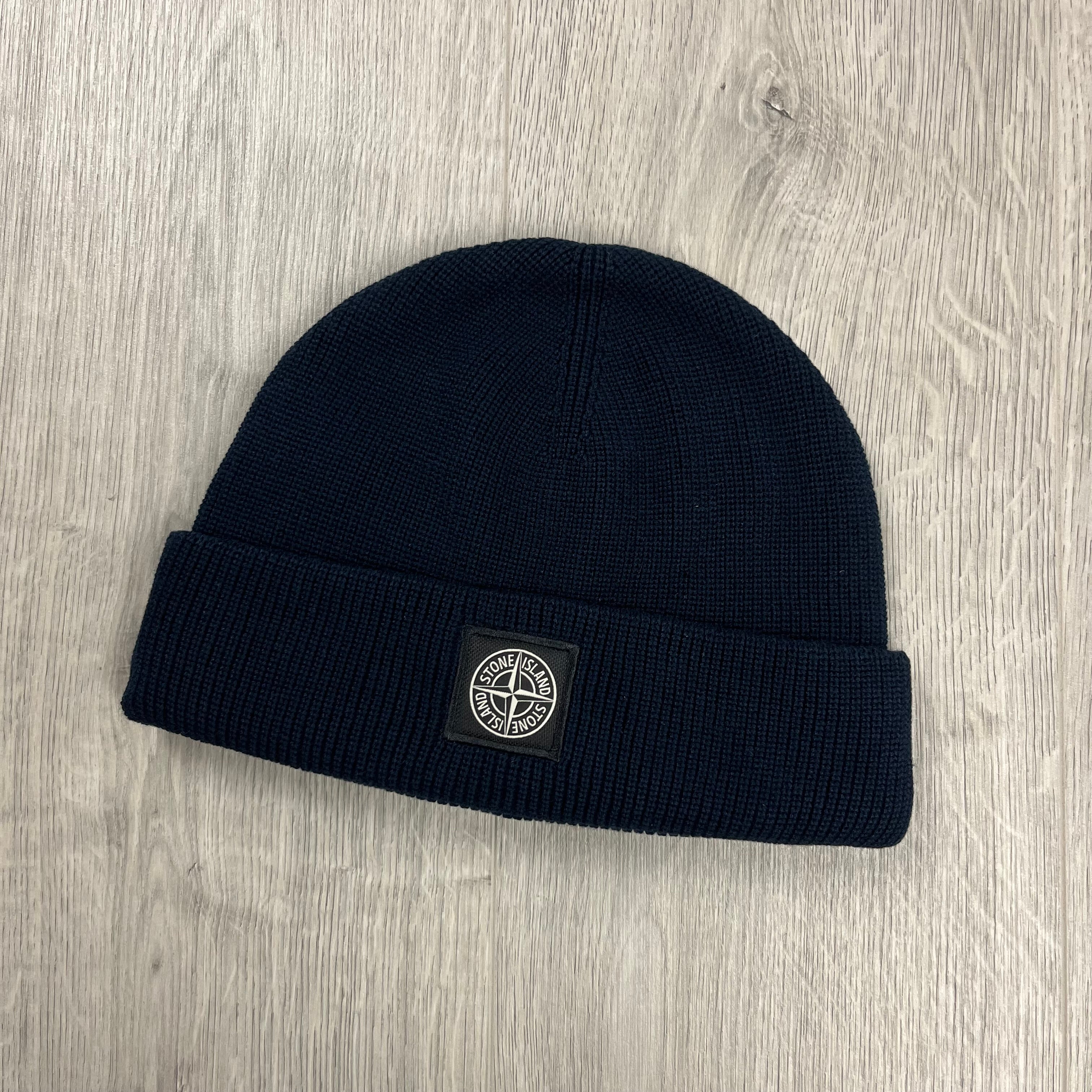 Stone island logo beanie online