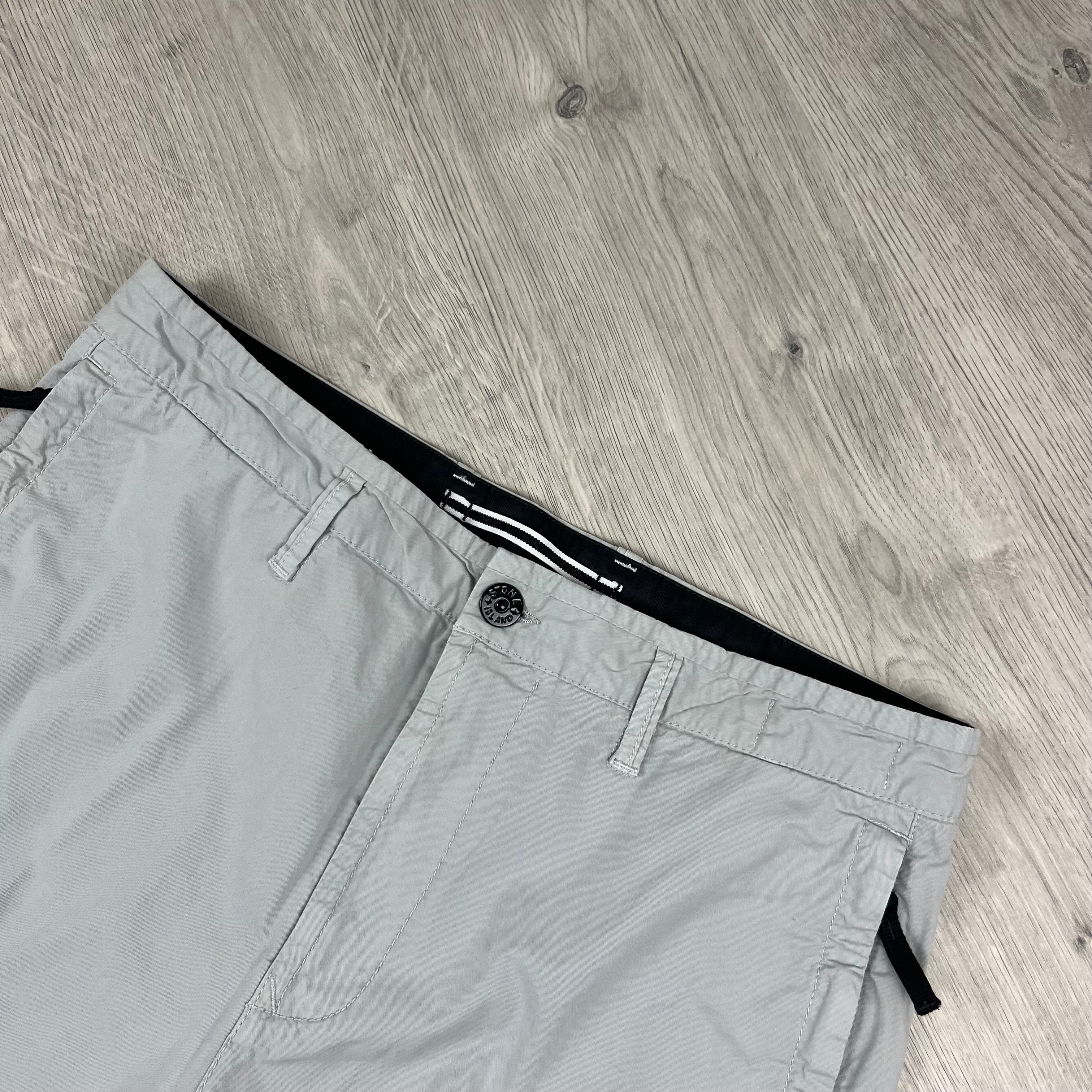 Stone Island | Men's Cargo Trousers | Grey | Pearl Grey Stone Island | Men's Cargo Trousers | Grey | Pearl Grey