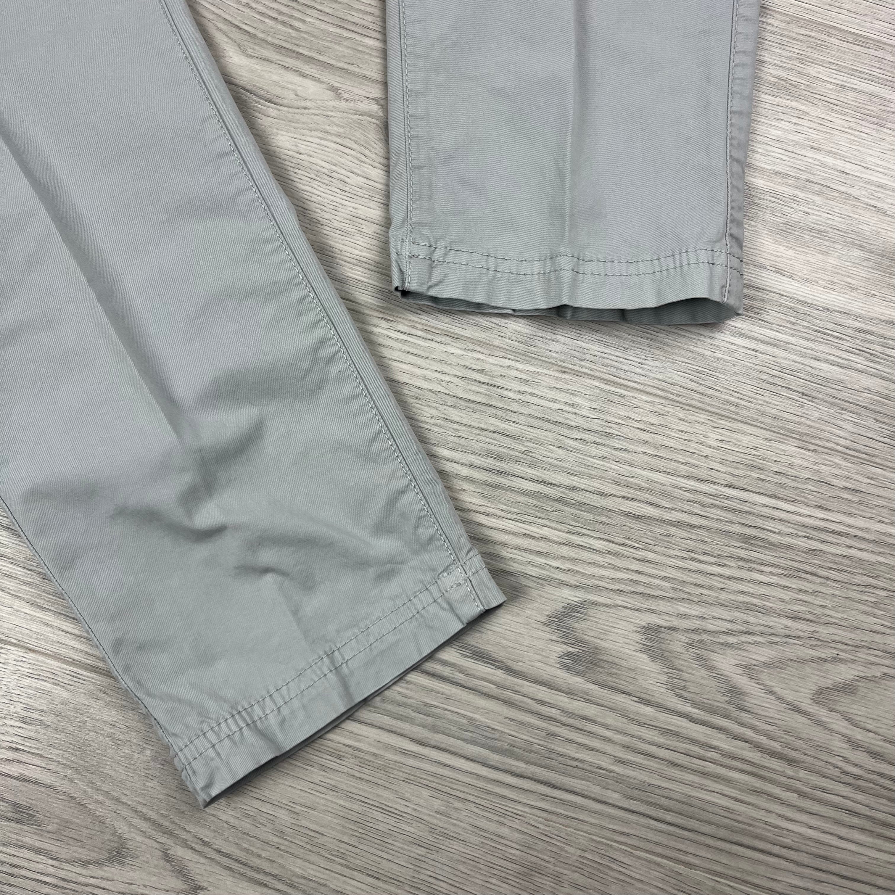 Stone Island | Men's Cargo Trousers | Grey | Pearl Grey Stone Island | Men's Cargo Trousers | Grey | Pearl Grey