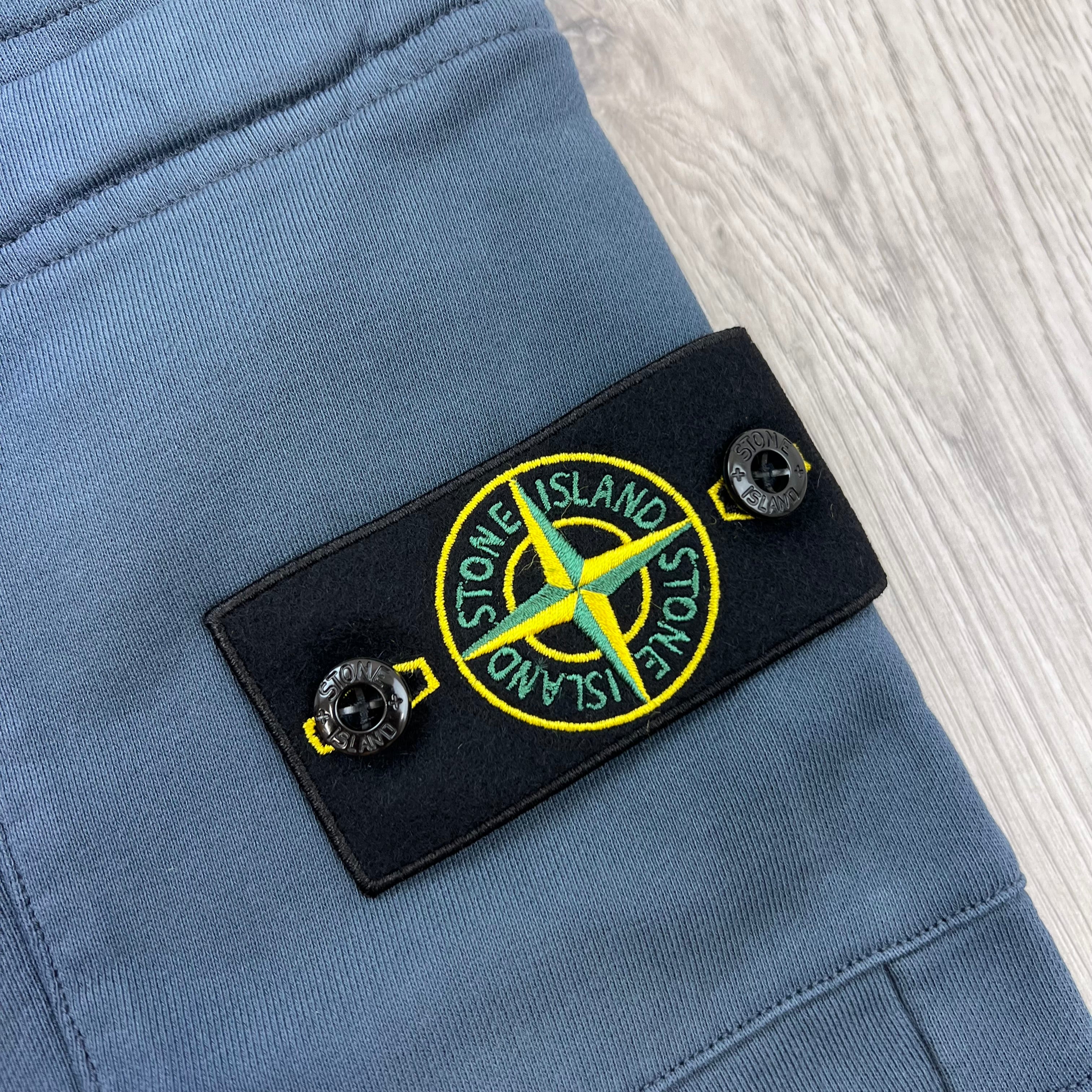A close view of the Compass badge on the pocket of the Stone Island Jersey Shorts in Slate Blue. 